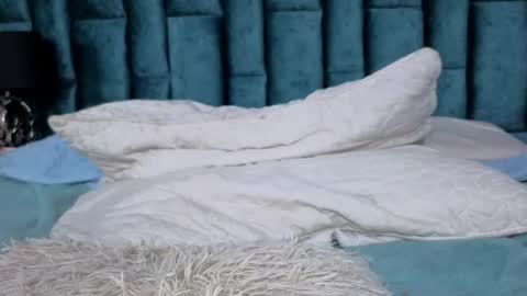 Emma online show from 12/14/25, 01:27