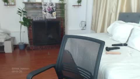Snapshot of emma_hassani chatting on 05/09/26, 04:34 Tell me Emma online show from 05/09/26, 04:34