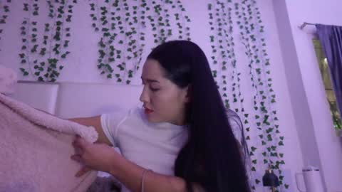 emma_johnson_ online show from 01/13/26, 02:28