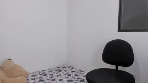Snapshot of emma_lean chatting on 05/23/26, 02:06 whises lits online show from 05/23/26, 02:06