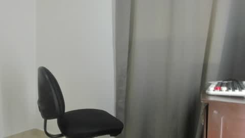 Snapshot of emma_lean chatting on 07/24/26, 11:03 whises lits online show from 07/24/26, 11:03