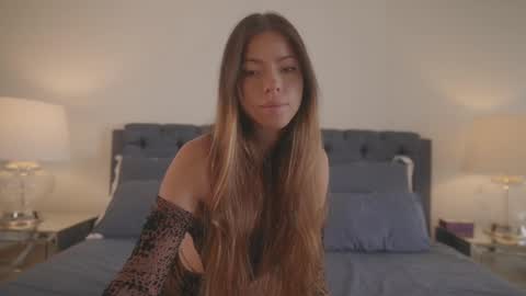 Snapshot of emma_lu1 chatting on 01/19/25, 06:43 emma_lu1 online show from 01/19/25, 06:43