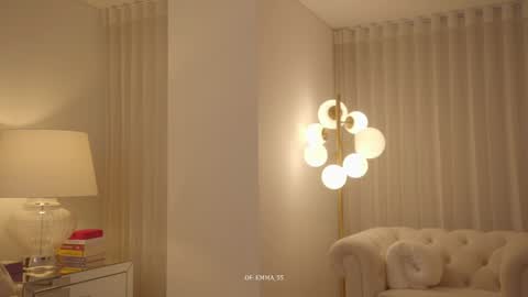 Snapshot of emma_lu1 chatting on 10/18/25, 10:32 emma_lu1 online show from 10/18/25, 10:32