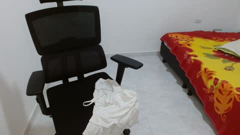 emma_lu26 online show from 01/05/25, 08:42