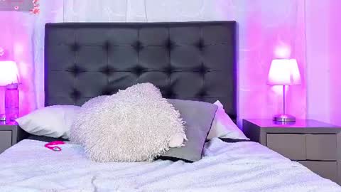 Snapshot of emma_martiin chatting on 07/02/26, 03:23 Im Emma online show from 07/02/26, 03:23