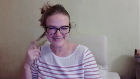 emma_misty_ online show from 10/16/25, 05:47