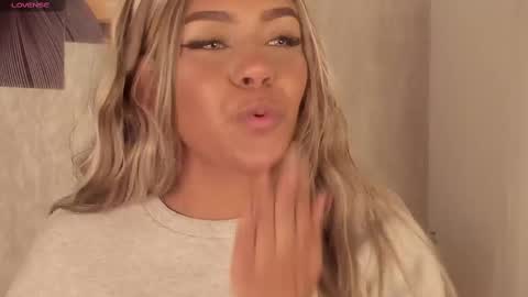 Snapshot of emma_morgann chatting on 02/24/25, 11:54 Emma Morgann online show from 02/24/25, 11:54