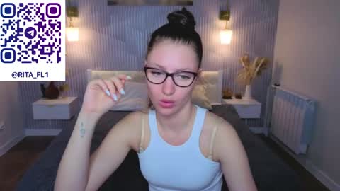 Snapshot of emma_myer chatting on 04/29/26, 02:26 Emma Myer online show from 04/29/26, 02:26