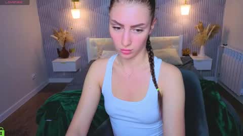 Snapshot of emma_myer chatting on 04/30/26, 02:07 Emma Myer online show from 04/30/26, 02:07