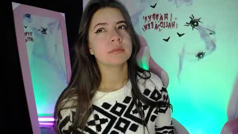 Snapshot of emma_naa chatting on 10/30/25, 01:18 Emma online show from 10/30/25, 01:18