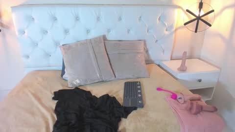 Snapshot of emma_payton chatting on 02/05/25, 06:15 Emma online show from 02/05/25, 06:15