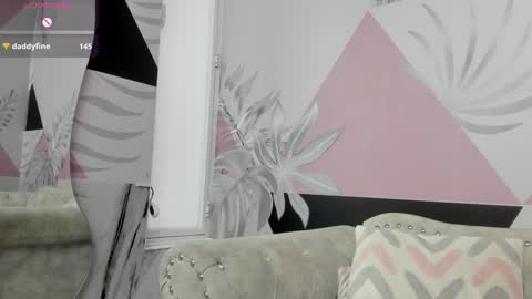 Snapshot of emma_petite4u chatting on 01/04/25, 09:20 Emma online show from 01/04/25, 09:20