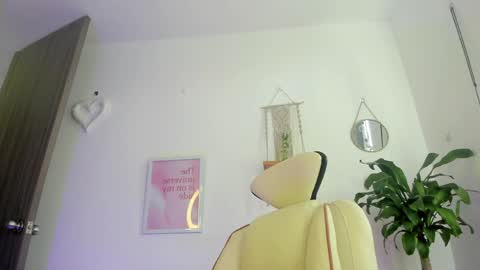 Emma online show from 04/03/26, 03:43