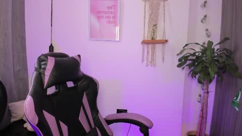 Emma online show from 06/17/26, 04:41