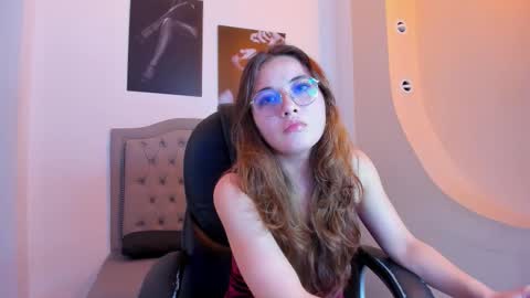Snapshot of emma_rousz chatting on 09/19/25, 04:47 emma online show from 09/19/25, 04:47