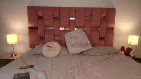 emma_saenz01 online show from 01/28/25, 11:28