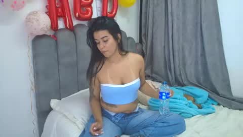 Snapshot of emma_saenz01 chatting on 06/15/26, 05:42 emma_saenz01 online show from 06/15/26, 05:42