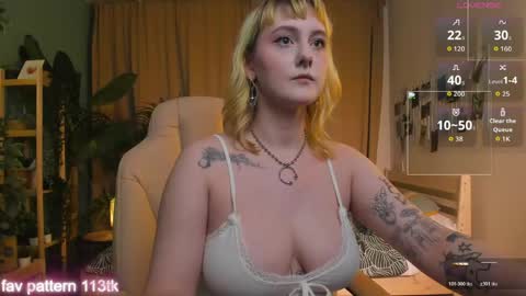 Snapshot of emma_thomps chatting on 04/30/26, 02:12 Rose online show from 04/30/26, 02:12
