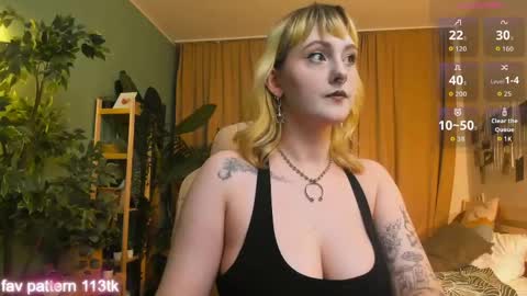Snapshot of emma_thomps chatting on 05/05/26, 02:03 Rose online show from 05/05/26, 02:03