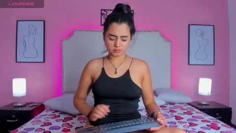 emma_whitee_ online show from 09/09/25, 02:27