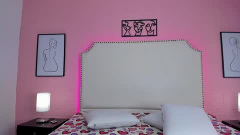 emma_whitee_ online show from 10/13/25, 01:11