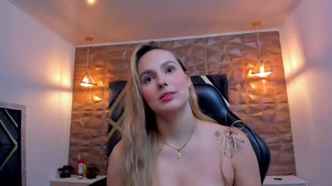 Snapshot of emmaa_white_ chatting on 09/11/25, 05:24 EMMA online show from 09/11/25, 05:24