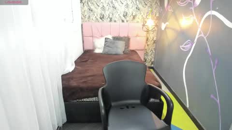 Emma Evans online show from 02/12/25, 12:01
