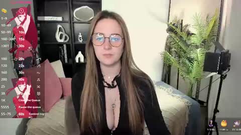 Snapshot of emmabloomm chatting on 06/29/26, 10:10 Emma online show from 06/29/26, 10:10