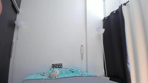 emmaclark_1 online show from 05/21/26, 07:43