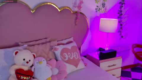 Snapshot of emmacrush chatting on 05/05/26, 08:17 Welcome Im yosein Your love is my passion activate it with your tips and enjoy with me online show from 05/05/26, 08:17