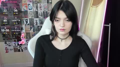 Snapshot of emmadarkk chatting on 11/14/25, 07:40 Emma online show from 11/14/25, 07:40