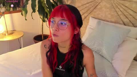 Snapshot of emmaduff_ chatting on 04/29/26, 07:42 online show from 04/29/26, 07:42