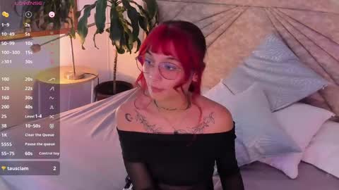 Snapshot of emmaduff_ chatting on 05/06/26, 07:52 online show from 05/06/26, 07:52