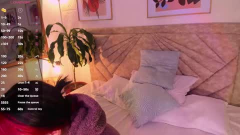 Snapshot of emmaduff_ chatting on 05/10/26, 12:32 online show from 05/10/26, 12:32
