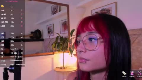 Snapshot of emmaduff_ chatting on 05/17/26, 07:54 online show from 05/17/26, 07:54