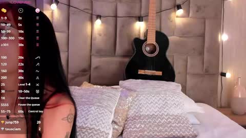 Snapshot of emmaduff_ chatting on 06/03/26, 02:33 online show from 06/03/26, 02:33