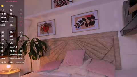Snapshot of emmaduff_ chatting on 06/06/26, 11:37 online show from 06/06/26, 11:37