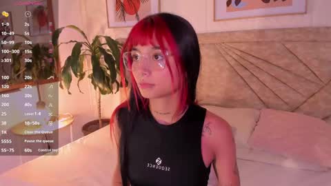 Snapshot of emmaduff_ chatting on 06/07/26, 11:47 online show from 06/07/26, 11:47
