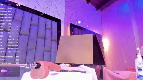 Snapshot of emmaduque chatting on 12/25/24, 09:56 Emma Duque online show from 12/25/24, 09:56