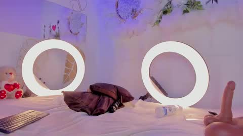 Snapshot of emmaduque chatting on 11/30/25, 10:58 Emma Duque online show from 11/30/25, 10:58