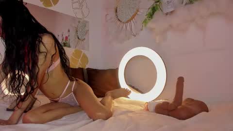 Snapshot of emmaduque chatting on 01/09/26, 10:44 Emma Duque online show from 01/09/26, 10:44