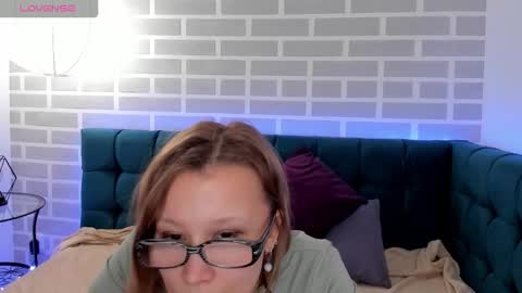 Emma 3 online show from 02/03/26, 06:22