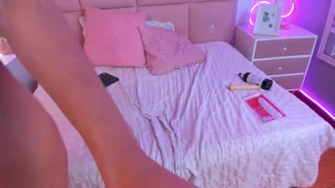 Alejandra  online show from 02/25/25, 05:52