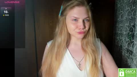 Snapshot of emmafrizea chatting on 04/28/26, 09:09 Hello Im newMake me cumPVT 12tk for min ALL INCLUSIVE online show from 04/28/26, 09:09
