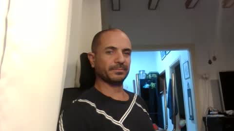 Ariel online show from 11/06/25, 06:53