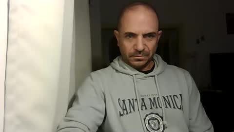 Ariel online show from 02/11/26, 03:55