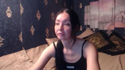 EmmaGoldX online show from 10/31/25, 04:57