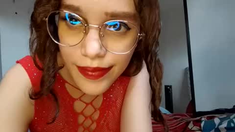 Snapshot of emmaguanaof chatting on 05/18/26, 06:36 Emma online show from 05/18/26, 06:36