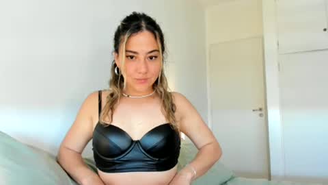 emmakj_ online show from 10/20/25, 04:51