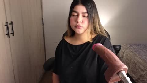 Snapshot of emmalee_a chatting on 03/08/26, 04:00 Emma online show from 03/08/26, 04:00